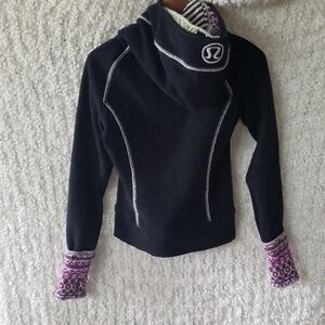 Lululemon special edition scuba hood and sleeve liner size 6